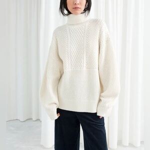 NEW & OTHER STORIES

Oversized Wool Cable Knit Turtleneck